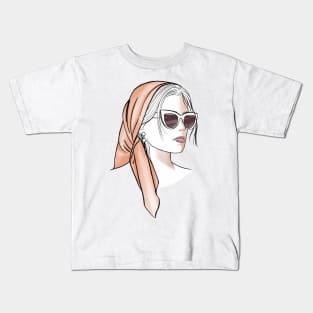 Fashion girl in beige bandana and sunglasses Kids T-Shirt